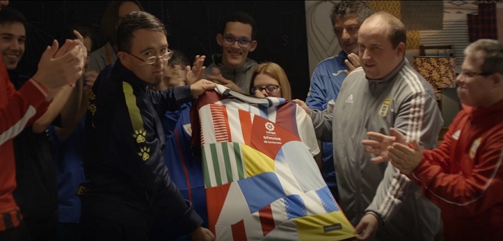LaLiga Genuine planta cara a la rivalidad con una camiseta de todos los equipos